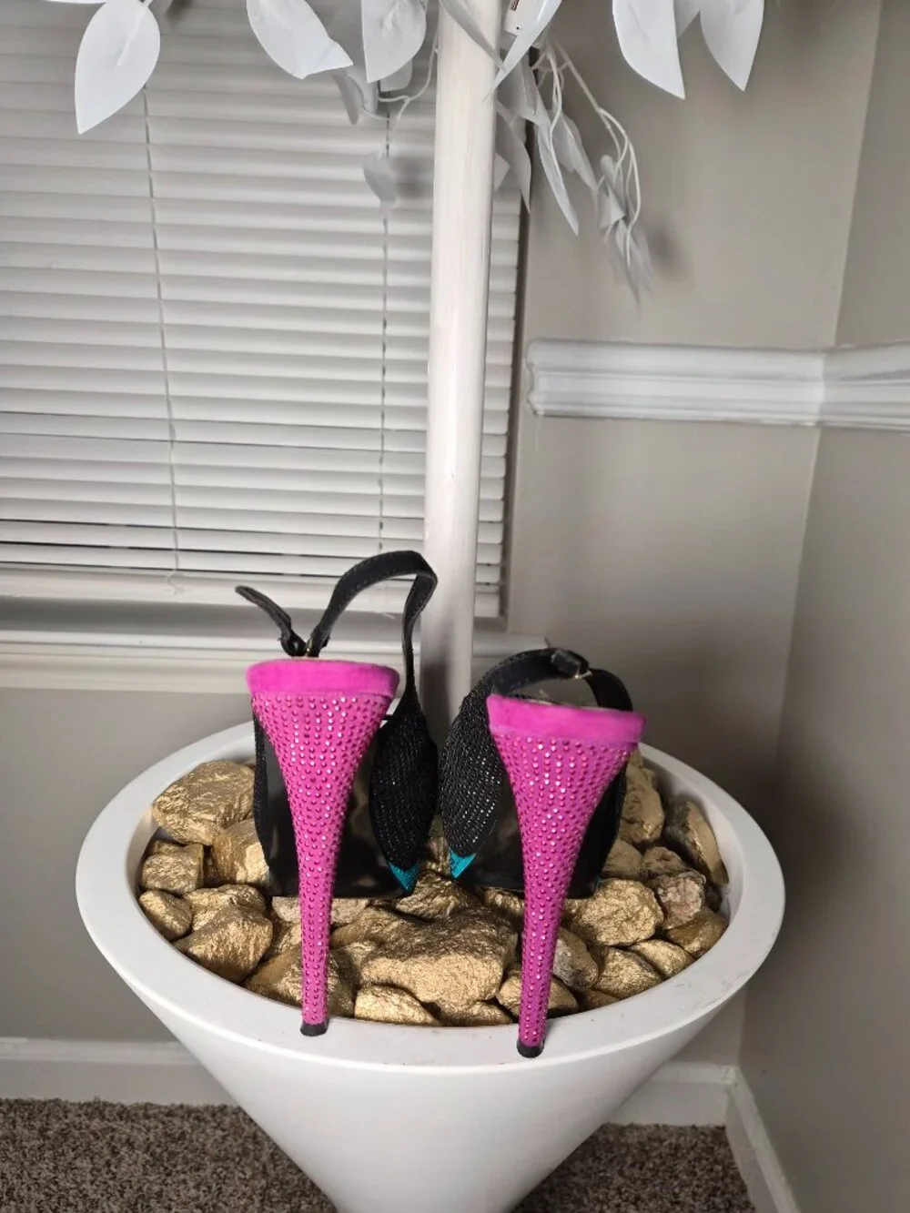 Take me to the Masqraid In A Blinged Out Slingshot!